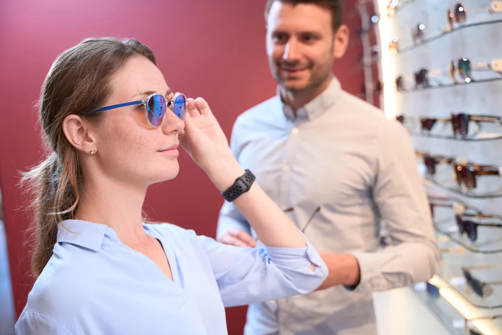 elegant-fashionable-lady-is-look andreabakeroptical